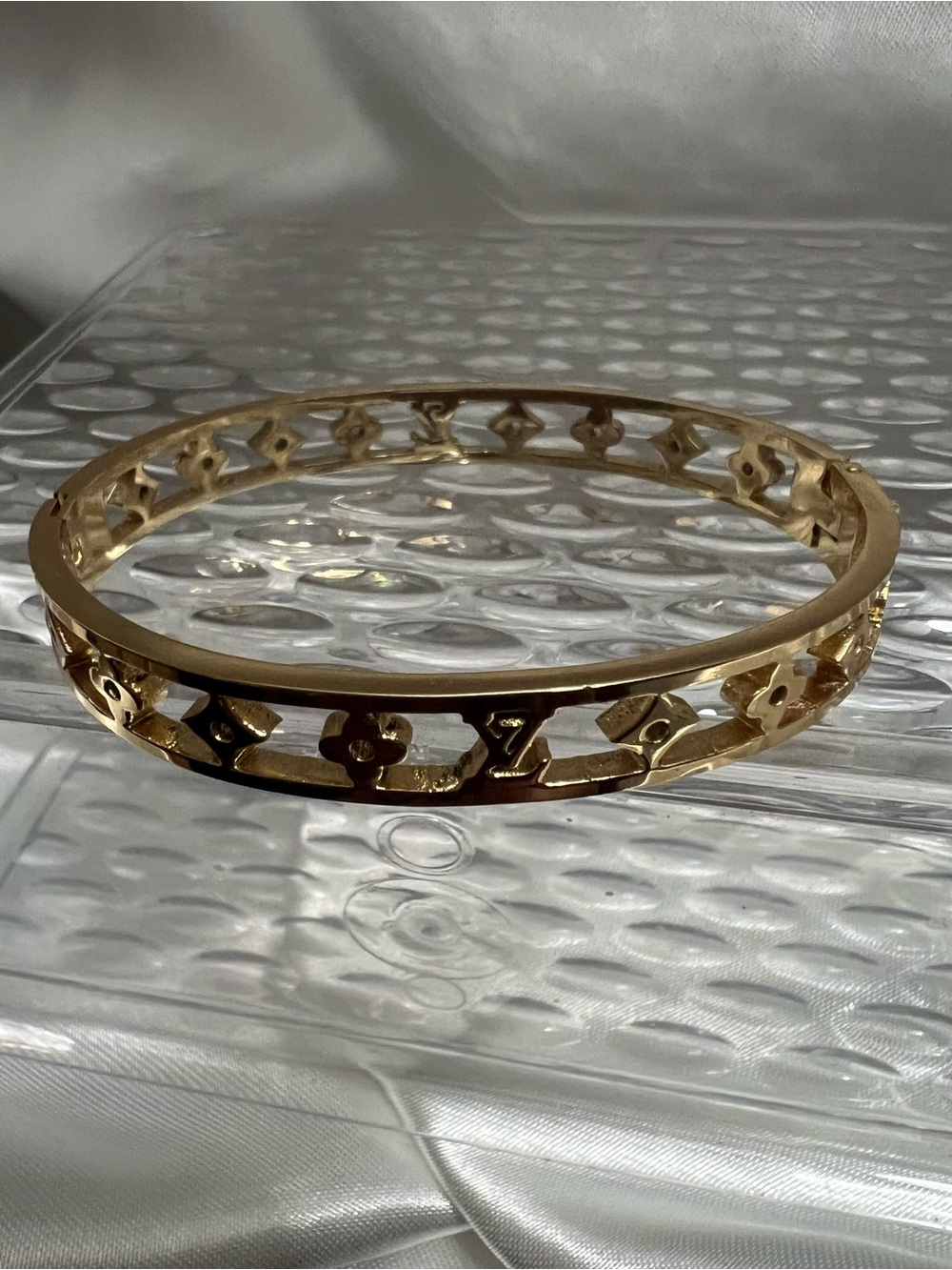 be inspired Gold Openwork Floral Bangle Bracelet